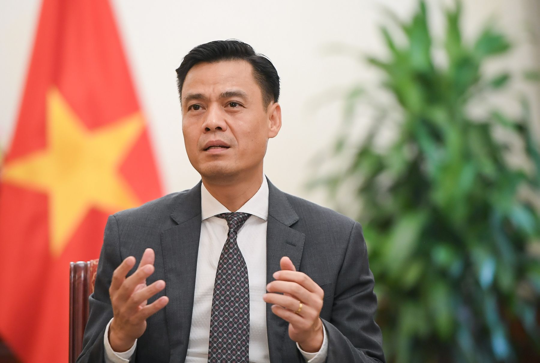 Thứ trưởng Ngoại giao Đặng Hoàng Giang trả lời phỏng vấn về chuyến công tác của Chủ tịch Quốc hội Trần Thanh Mẫn tham dự Hội nghị các Chủ tịch Quốc hội thế giới lần thứ 6, tiến hành các hoạt động song phương tại Thụy Sĩ, thăm chính thức Cộng hòa Xê-nê-gan, Vương quốc Ma-rốc